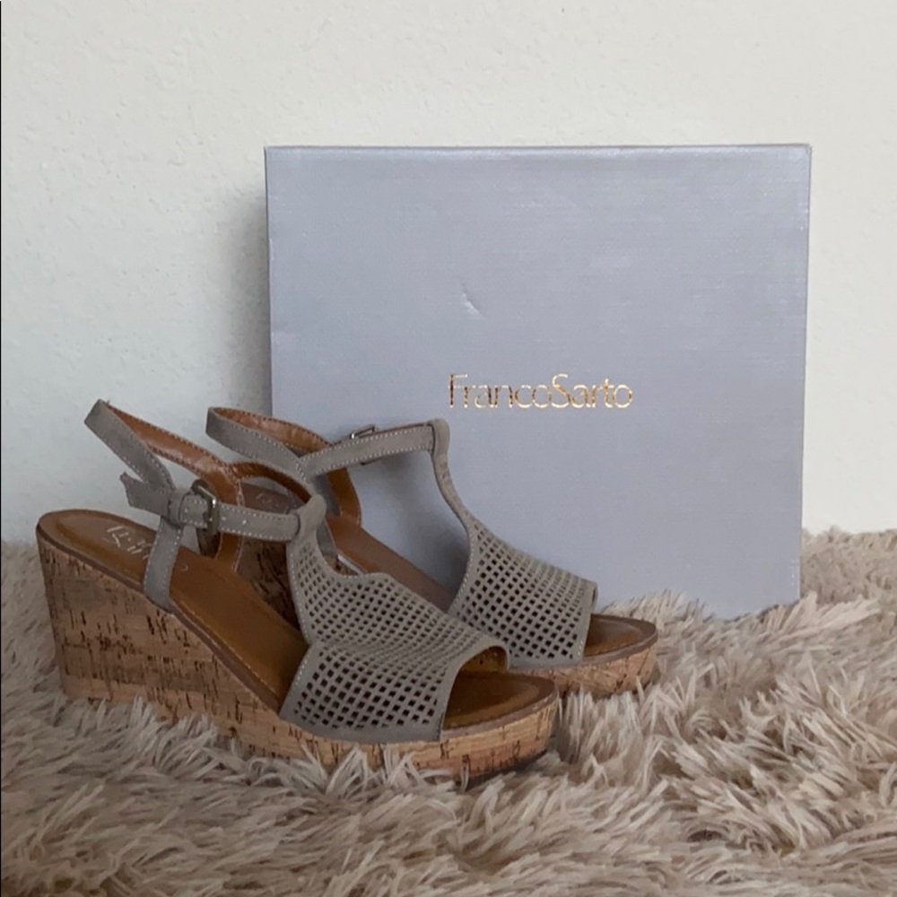 Auth Franco Sarto Clinton 2 Wedge Sandal, Taupe
